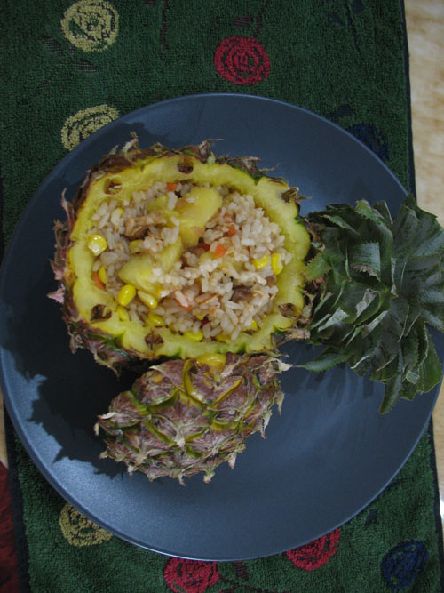 菠萝鸡肉炒饭的做法