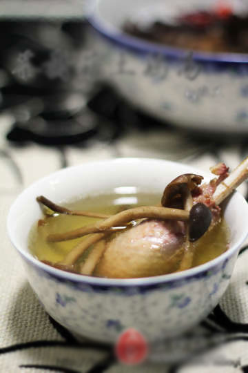 茶树菇土鸡汤的做法