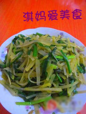 土豆丝炒韭菜的做法