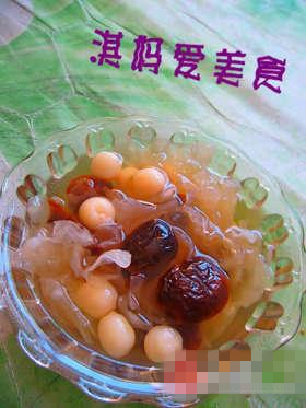 银耳莲子红枣汤的做法